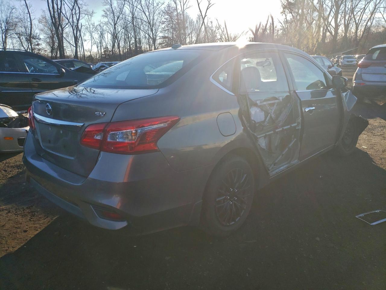 2017 Nissan Sentra - zdjęcie 3