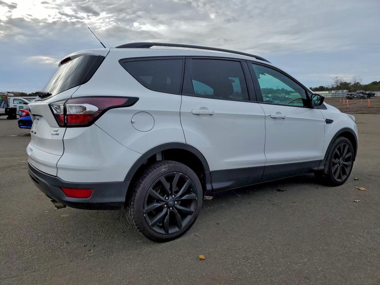 2017 Ford Escape - zdjęcie 3