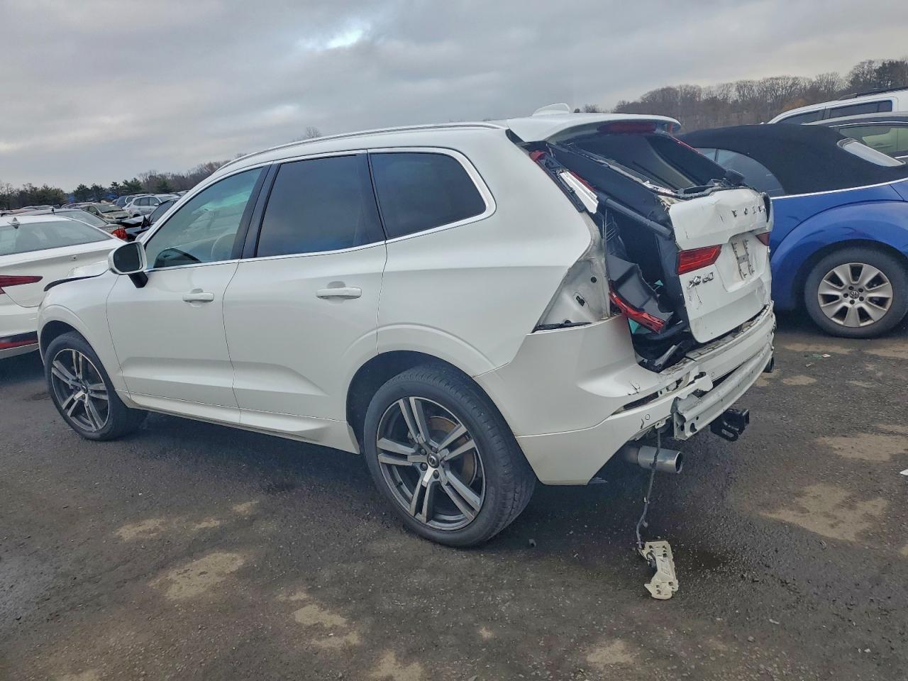 2021 Volvo XC60 - zdjęcie 2