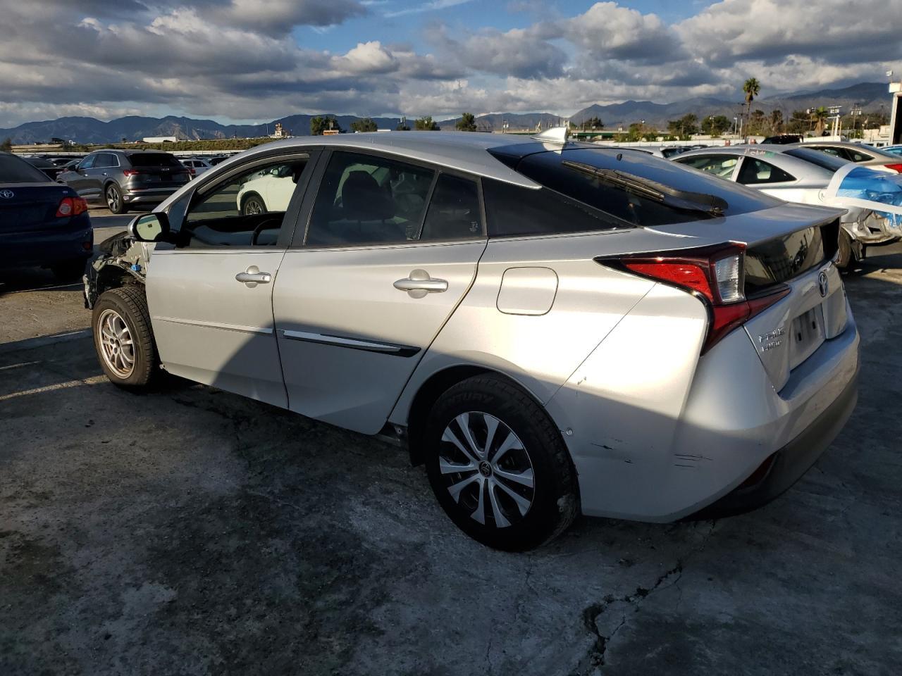 2019 Toyota Prius - zdjęcie 2