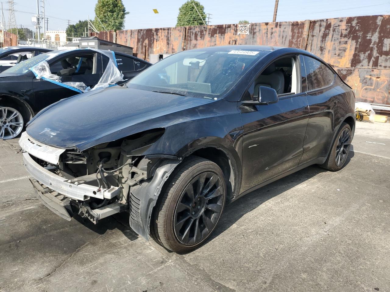 2024 Tesla Y - zdjęcie główne