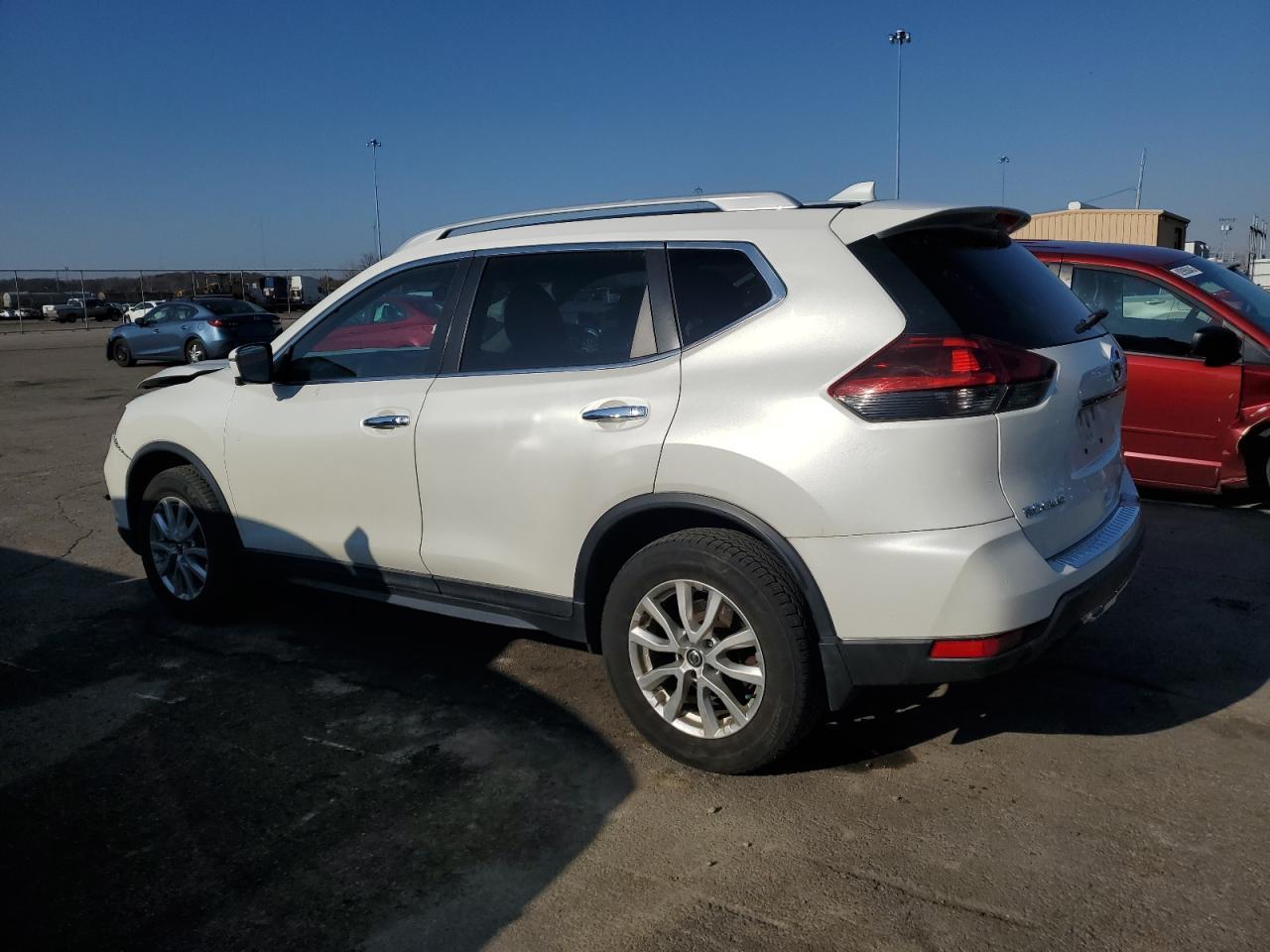 2018 Nissan Rogue - zdjęcie 2