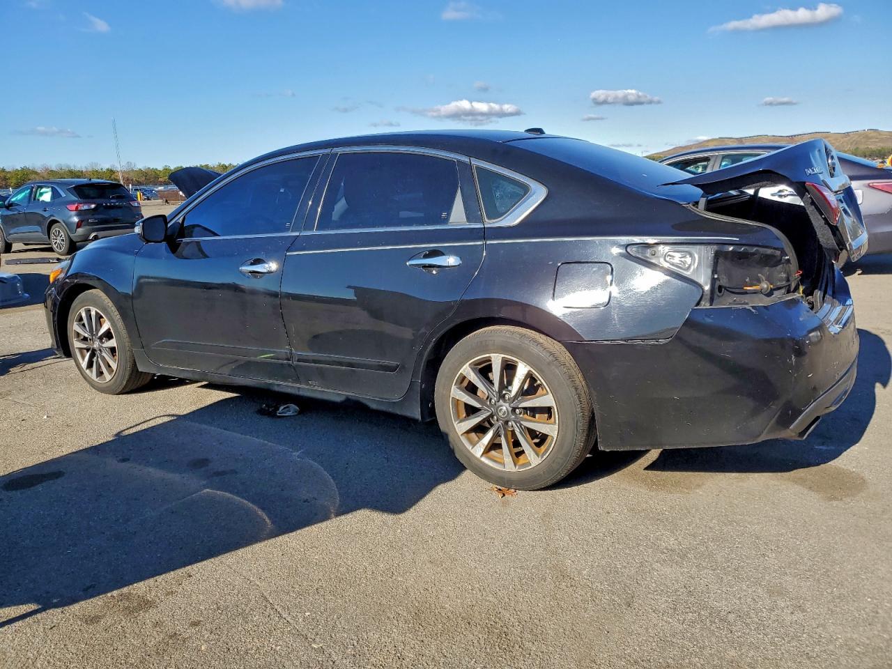 2017 Nissan Altima - zdjęcie 2