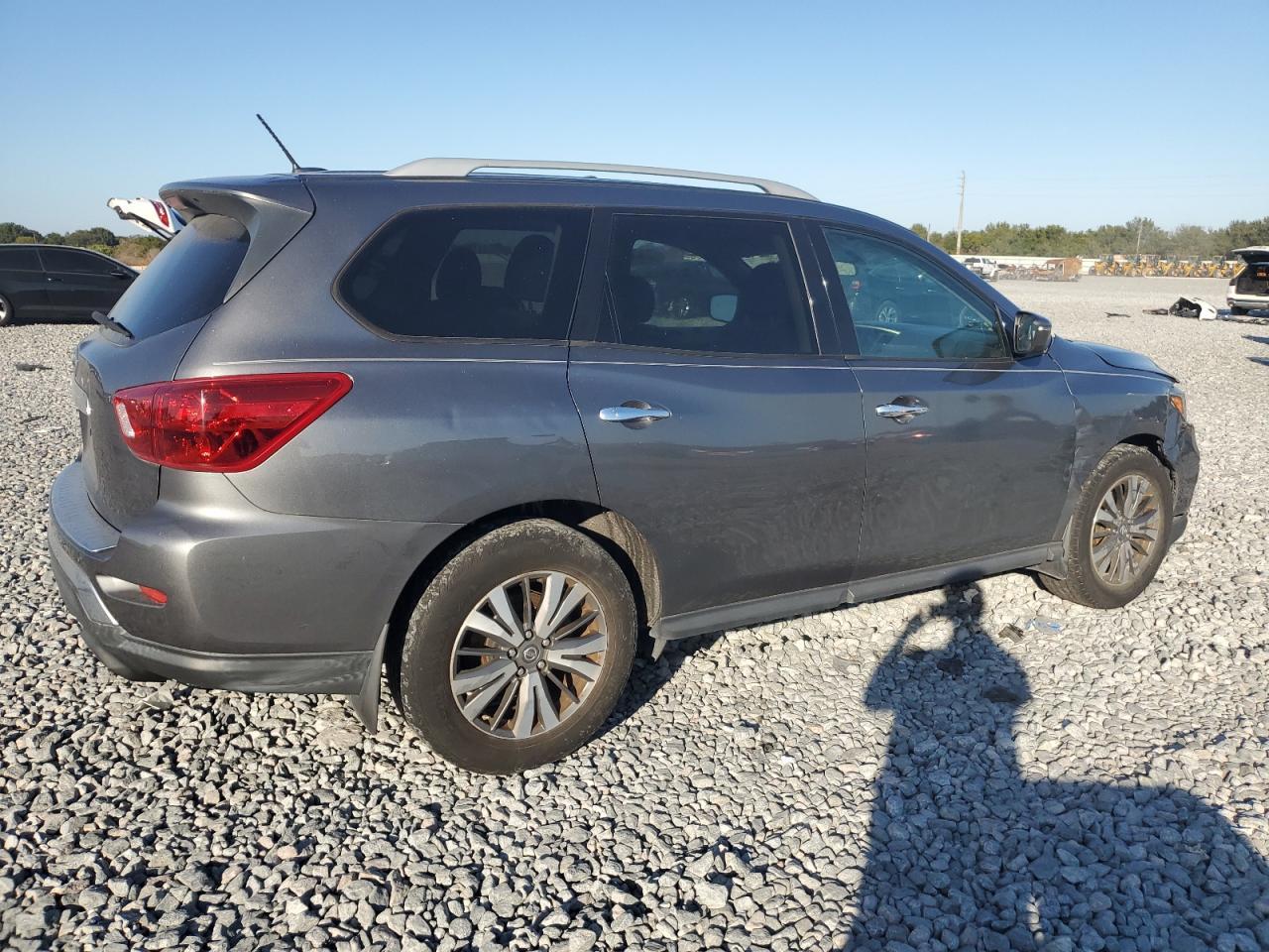 2018 Nissan Pathfinder - zdjęcie 3