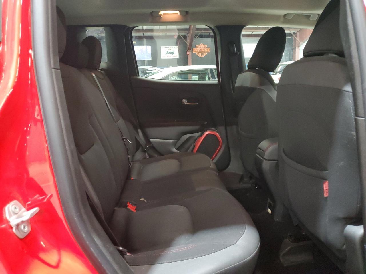 2016 Jeep Renegade Trailhawk - zdjęcie 11