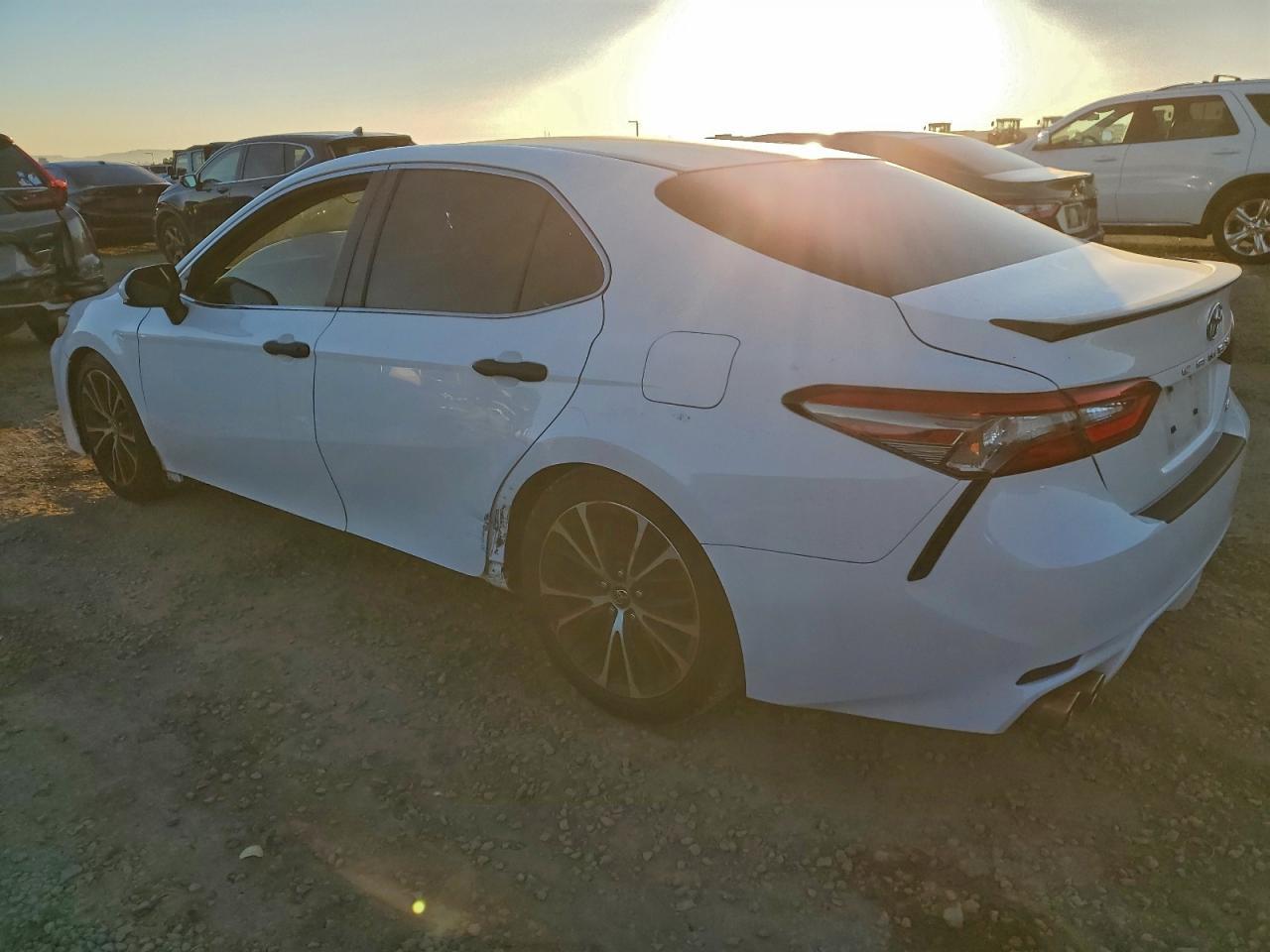 2018 Toyota Camry - zdjęcie 2