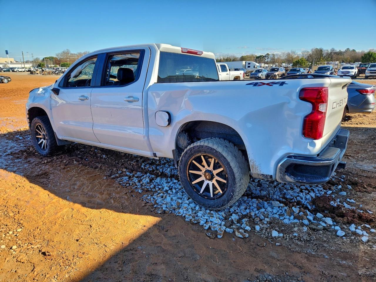 2021 Chevrolet Silverado K1500 Lt - zdjęcie 2