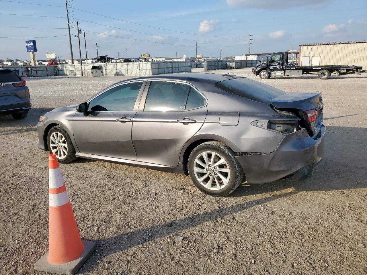 2021 Toyota Camry - zdjęcie 2