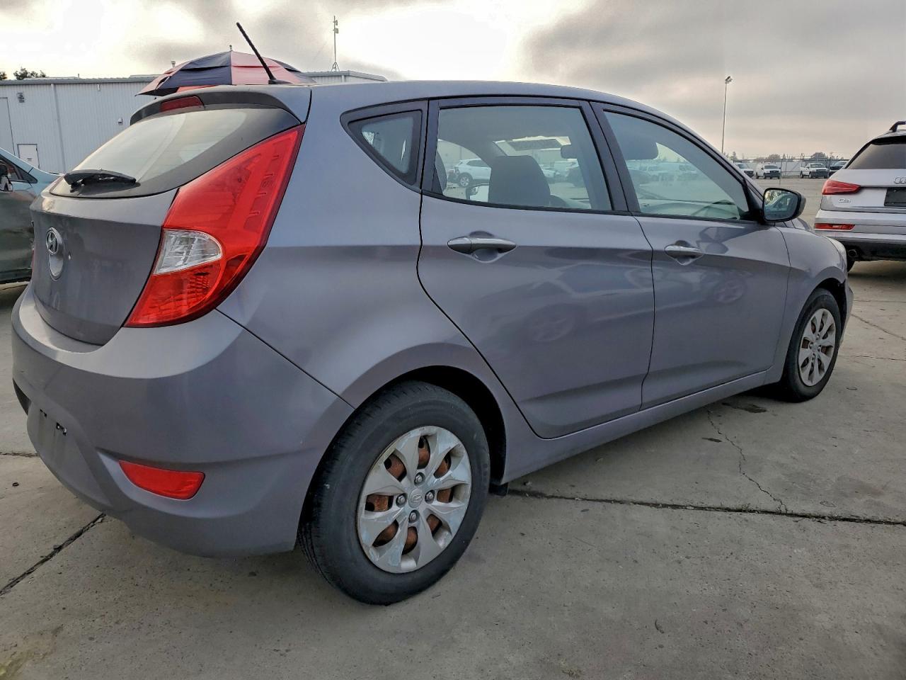 2016 Hyundai Accent - zdjęcie 3