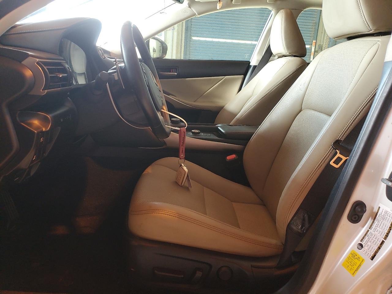 2020 Lexus IS - zdjęcie 7