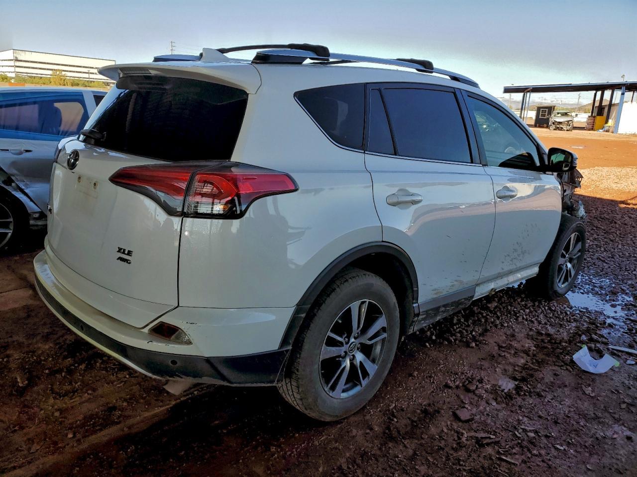 2016 Toyota RAV 4 - zdjęcie 3