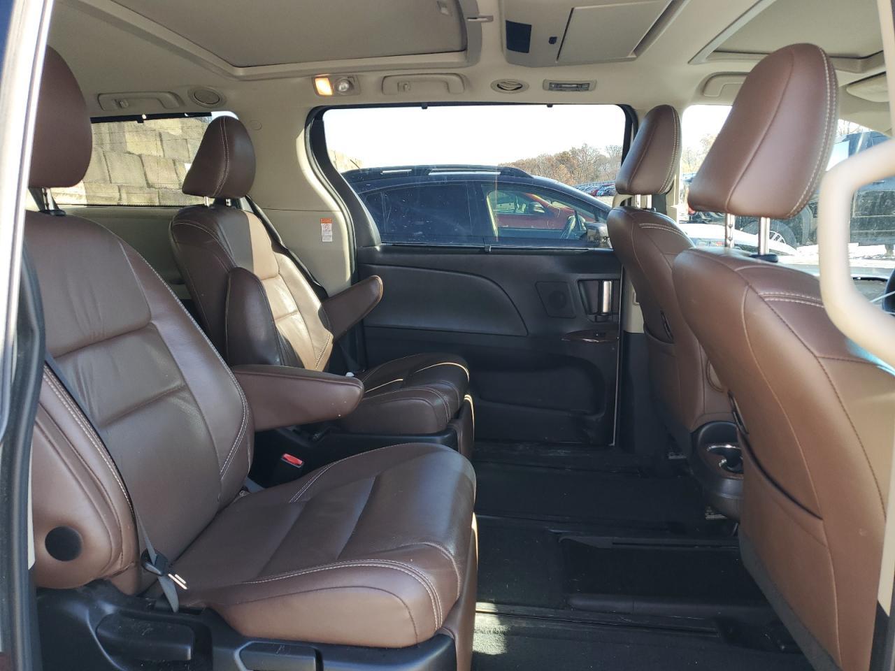 2015 Toyota Sienna Xle - zdjęcie 11