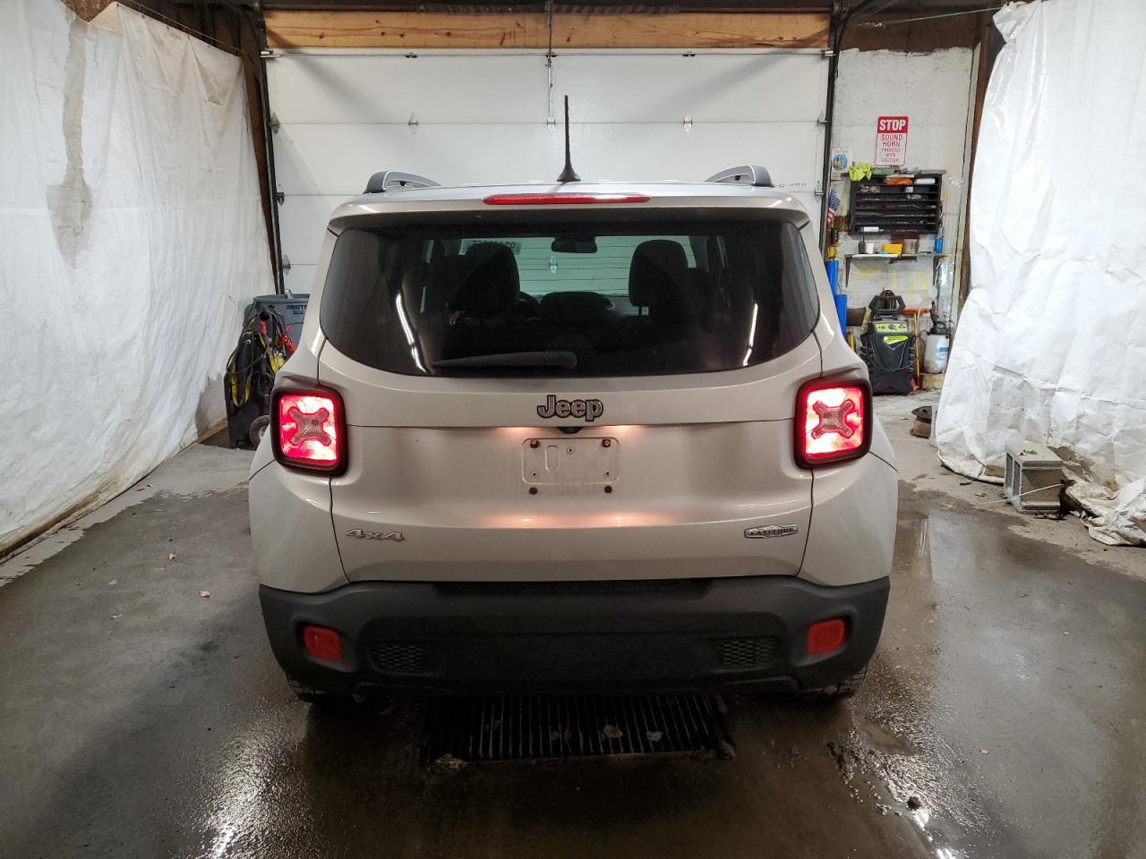 2016 Jeep Renegade - zdjęcie 6