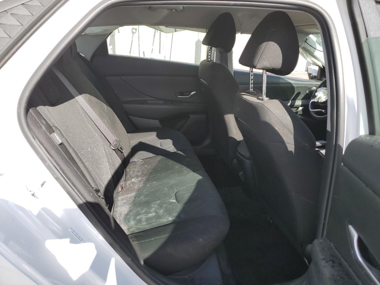 2025 Hyundai Elantra - zdjęcie 10