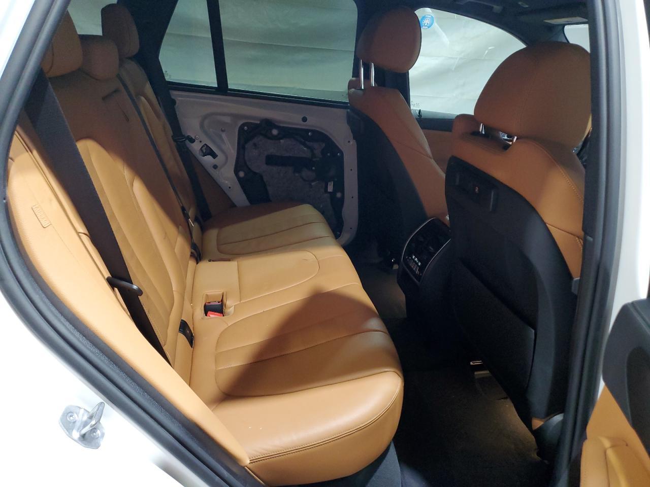 2021 BMW X5 xDrive40I - zdjęcie 11
