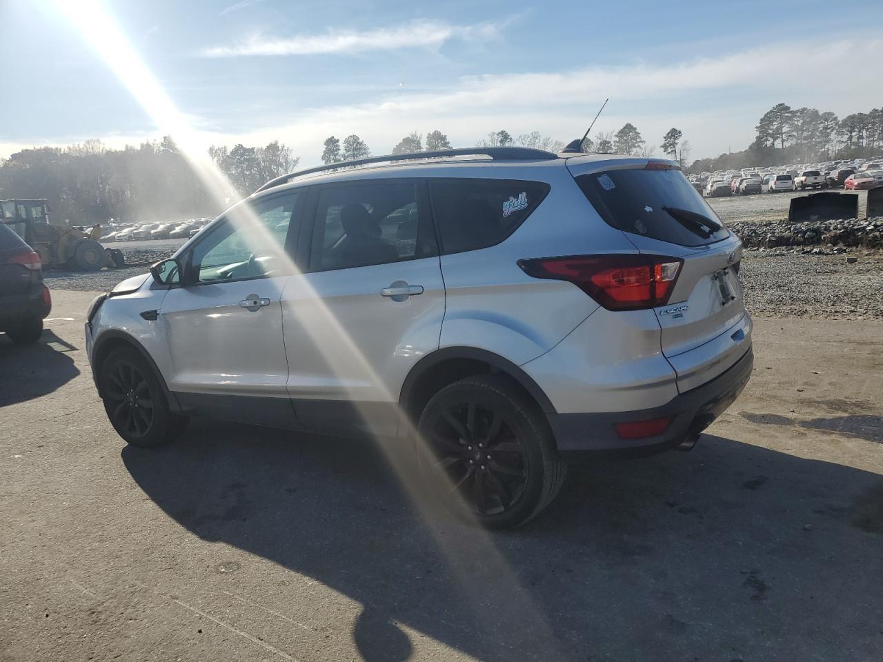 2019 Ford Escape - zdjęcie 2