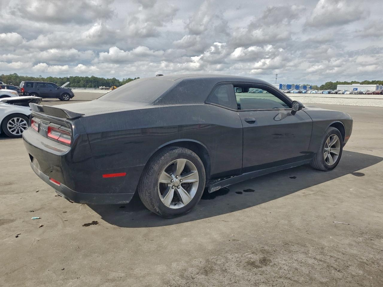 2021 Dodge Challenger - zdjęcie 3
