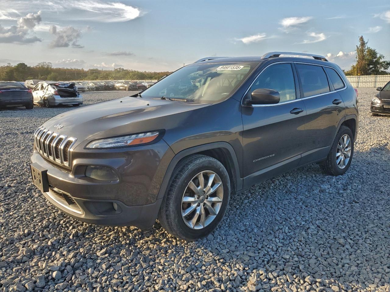 2016 Jeep Cherokee - zdjęcie główne