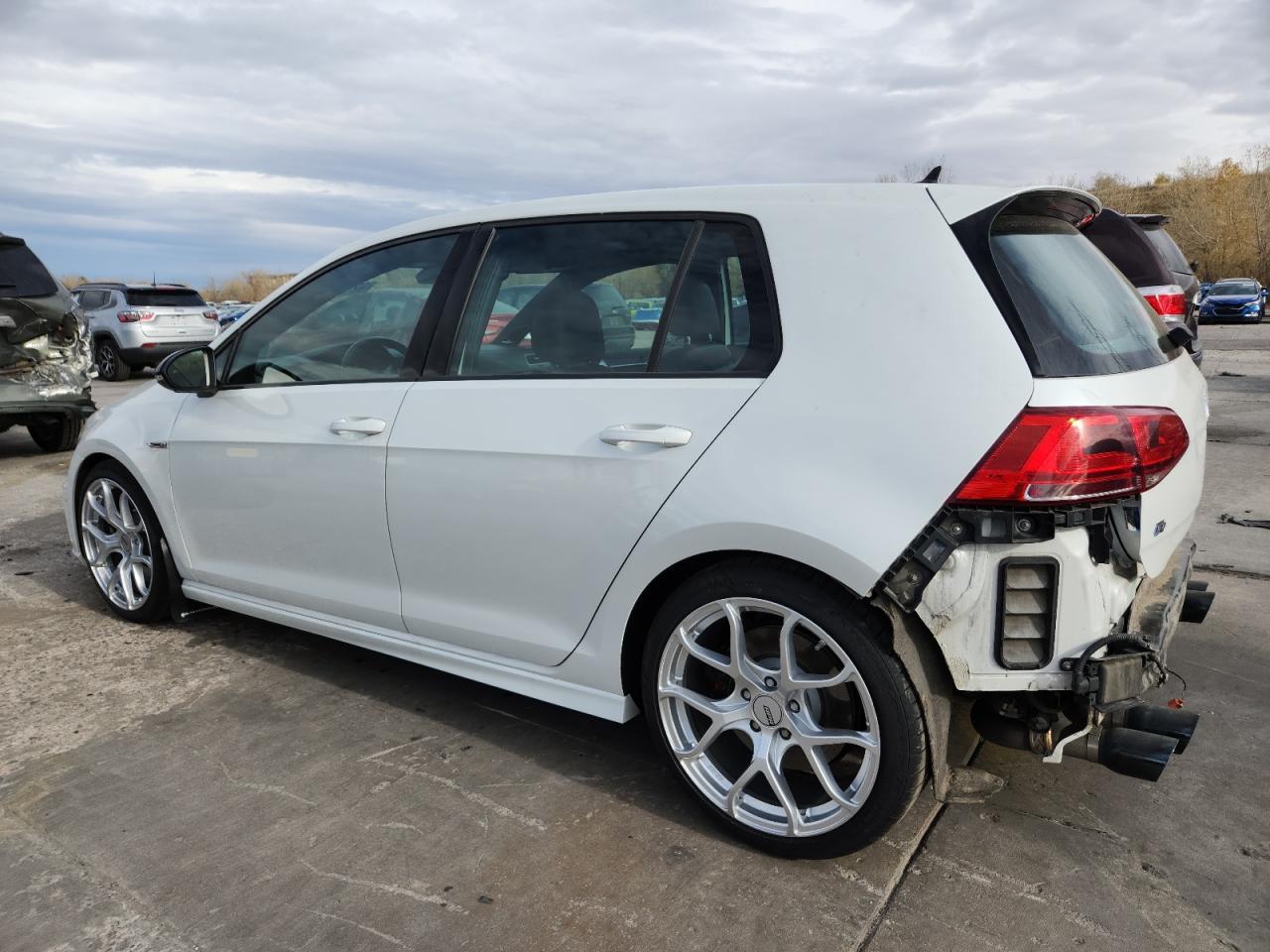 2016 Volkswagen Golf R - zdjęcie 2