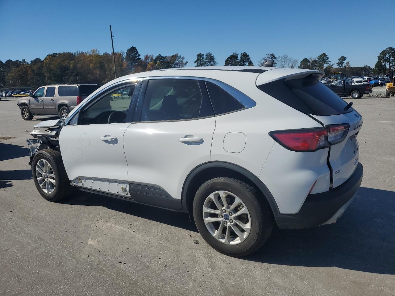 2021 Ford Escape - zdjęcie 2