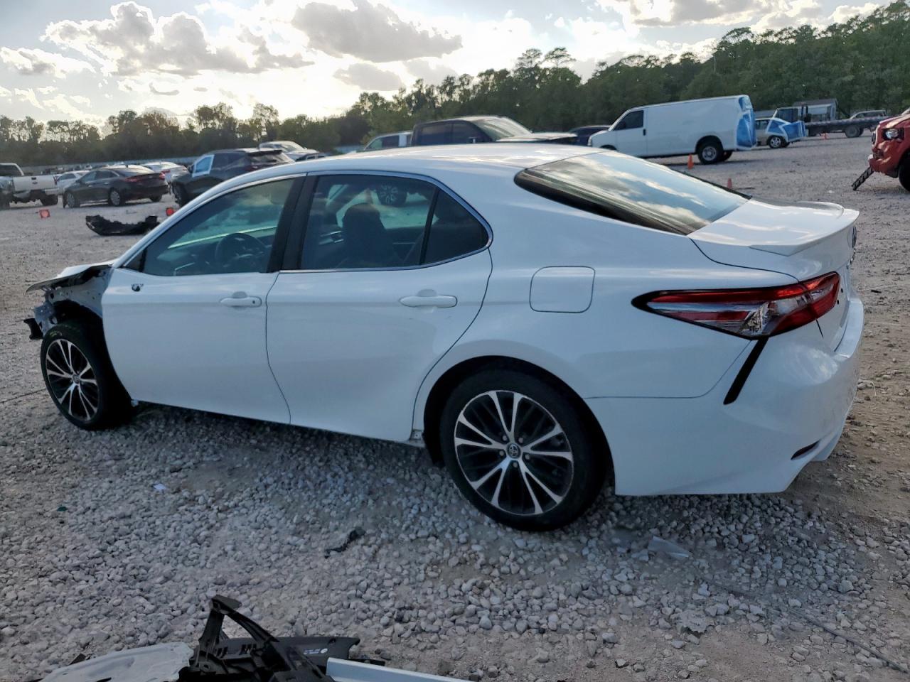2018 Toyota Camry Se - zdjęcie 2