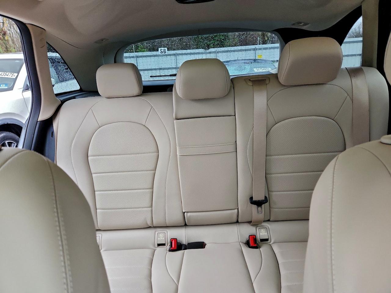 2016 Mercedes-Benz GLC - zdjęcie 10