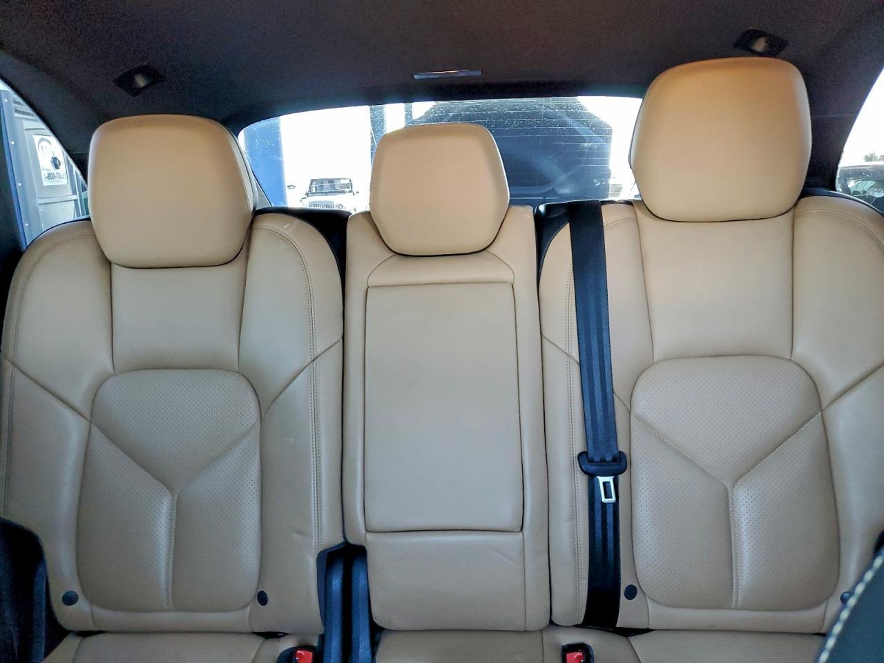 2016 Porsche Cayenne - zdjęcie 10