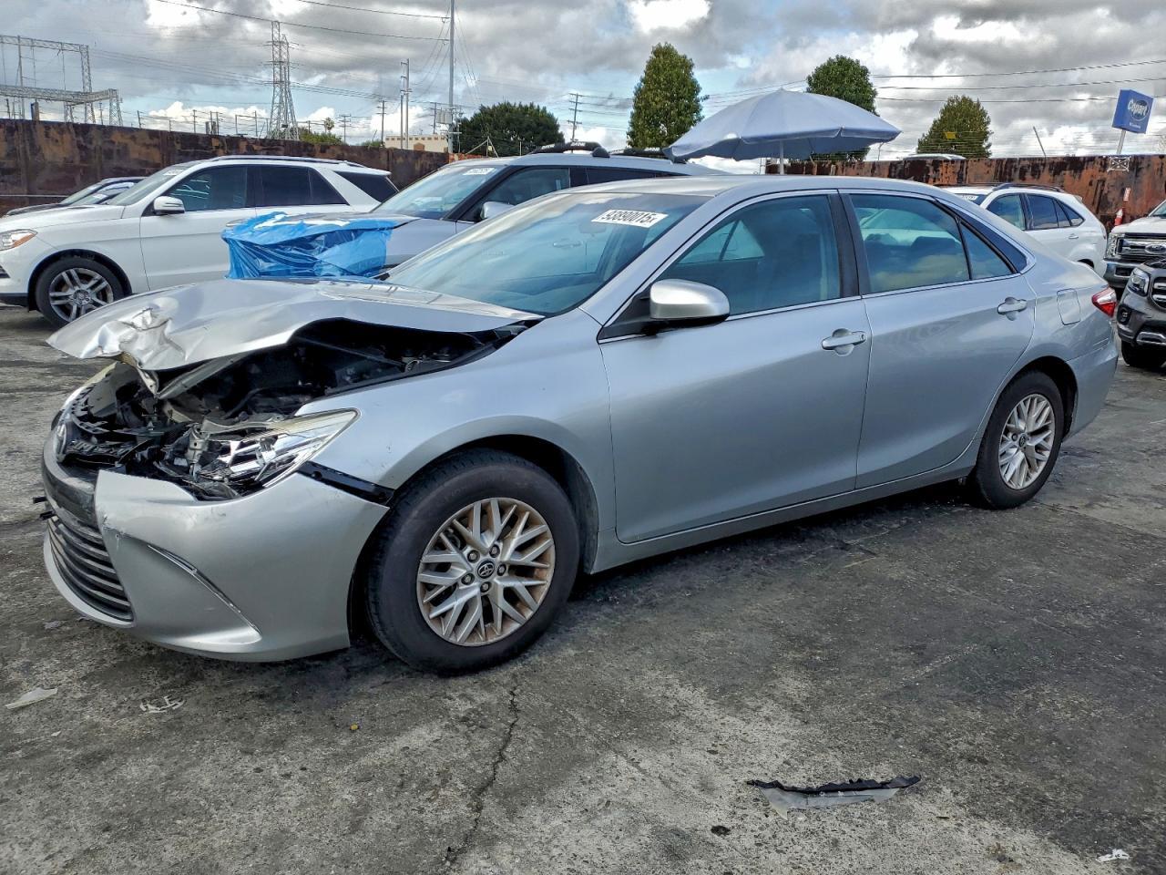 2016 Toyota Camry - zdjęcie główne