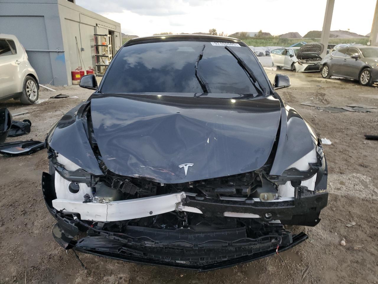 2025 Tesla Model 3 - zdjęcie 5