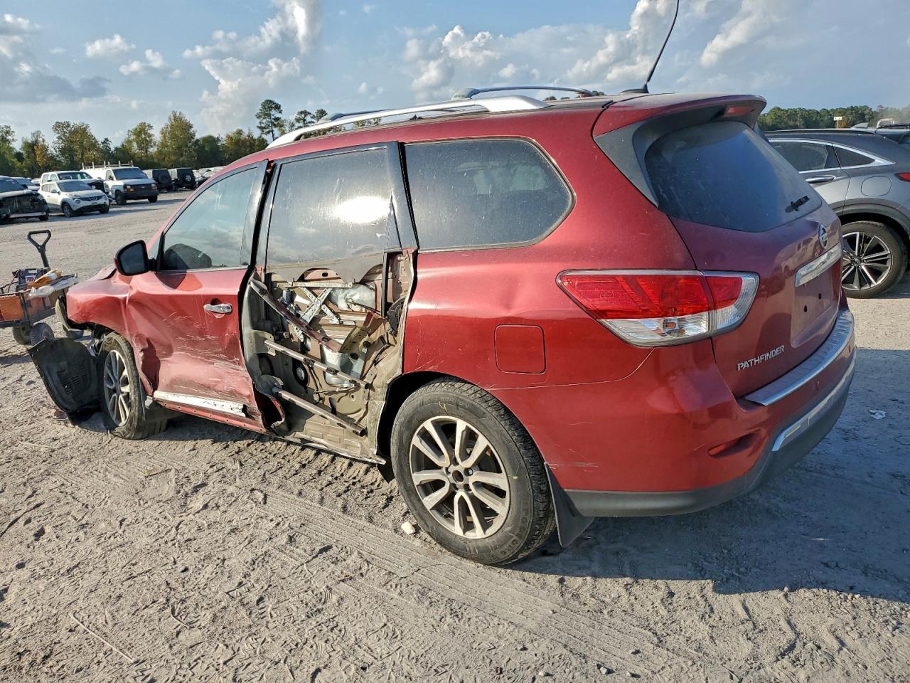 2015 Nissan Pathfinder S - zdjęcie 2