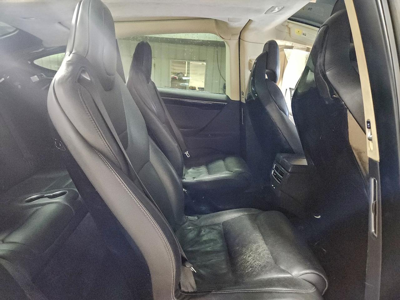 2016 Tesla Model X - zdjęcie 11