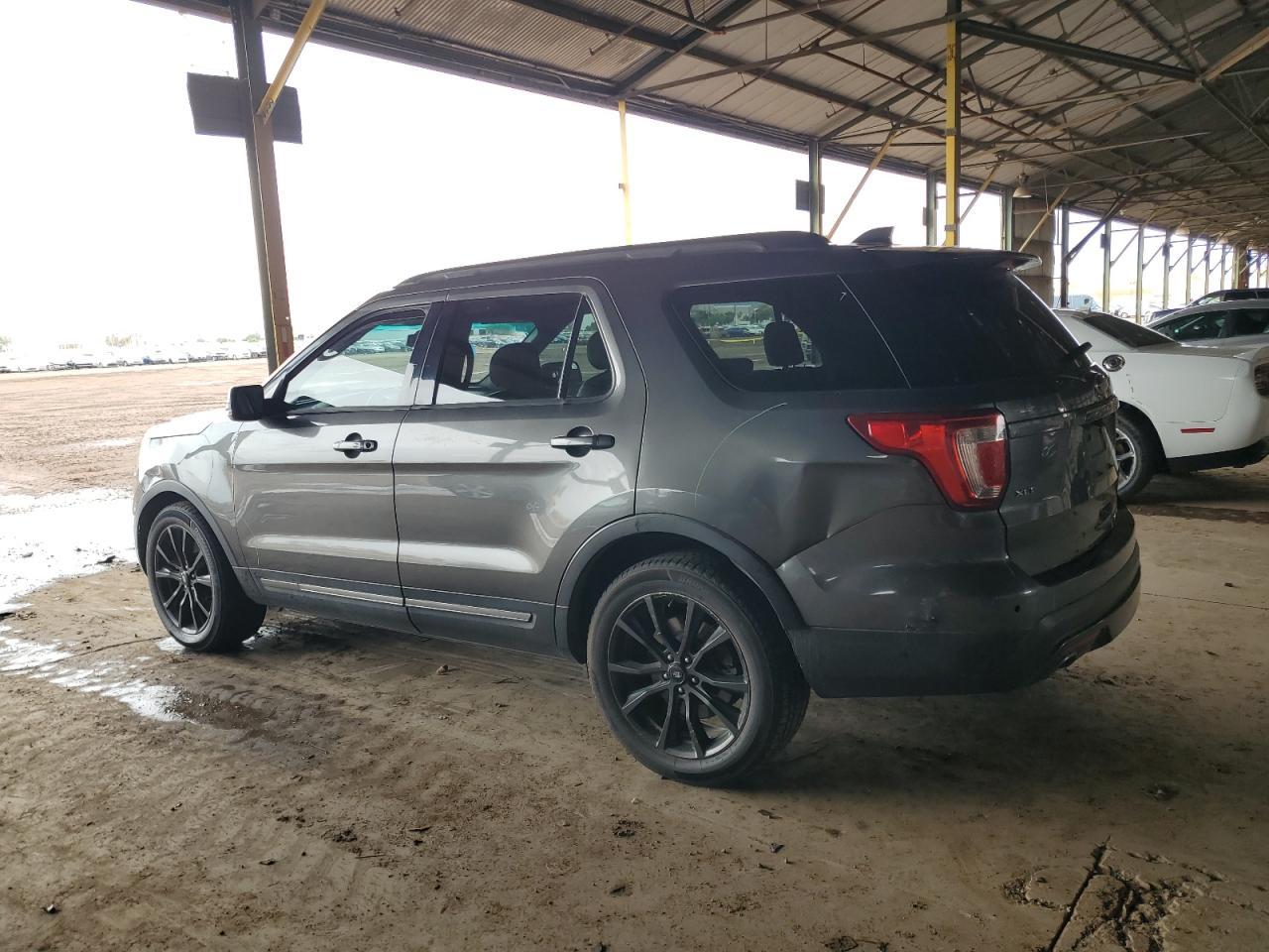 2017 Ford Explorer Xlt - zdjęcie 2