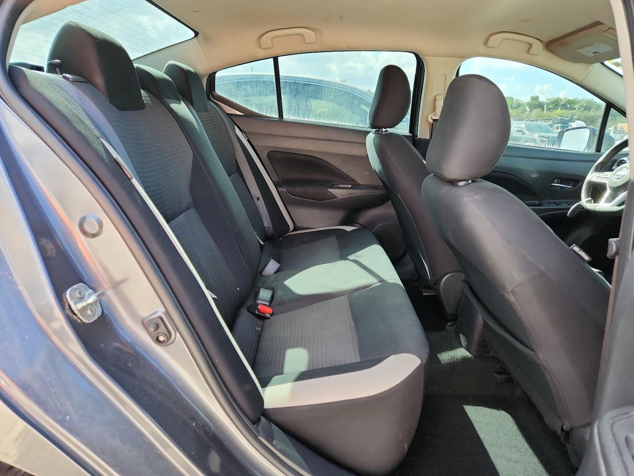 2021 Nissan Versa Sv - zdjęcie 10