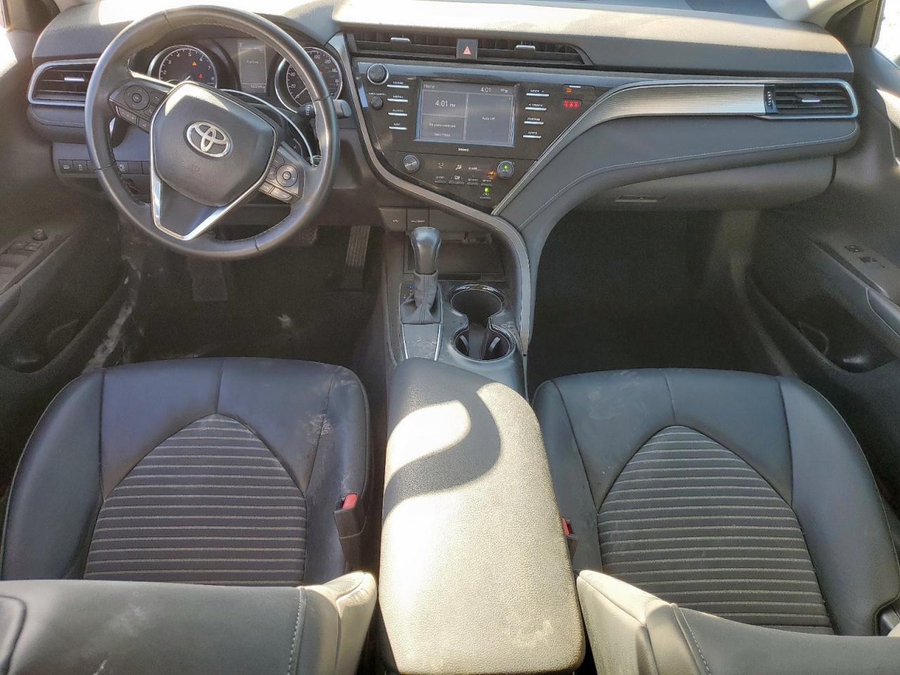 2020 Toyota Camry - zdjęcie 8