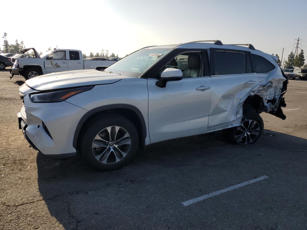 2022 Toyota Highlander - zdjęcie główne
