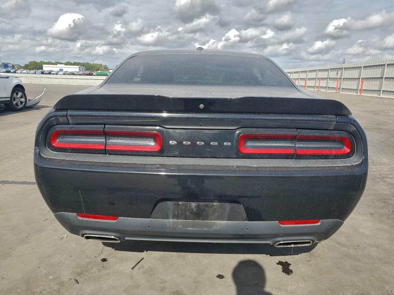 2021 Dodge Challenger - zdjęcie 6