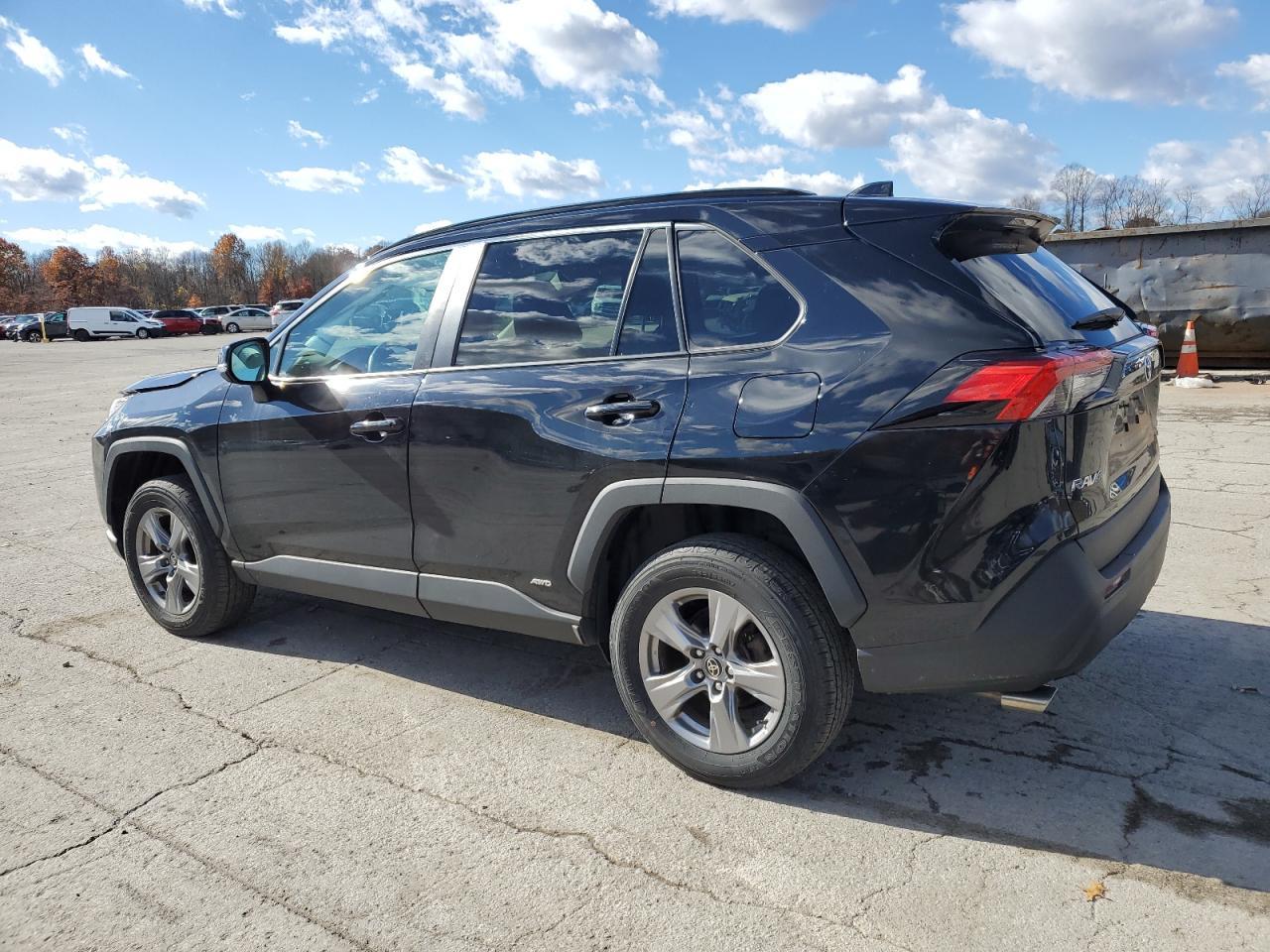 2022 Toyota RAV 4 - zdjęcie 2