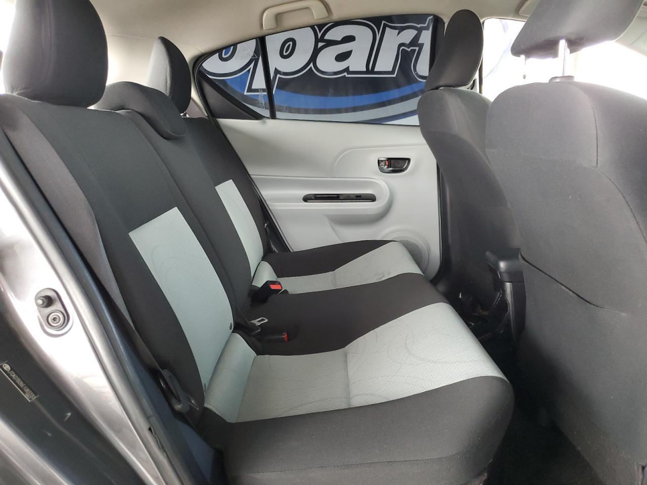 2014 Toyota Prius c - zdjęcie 10