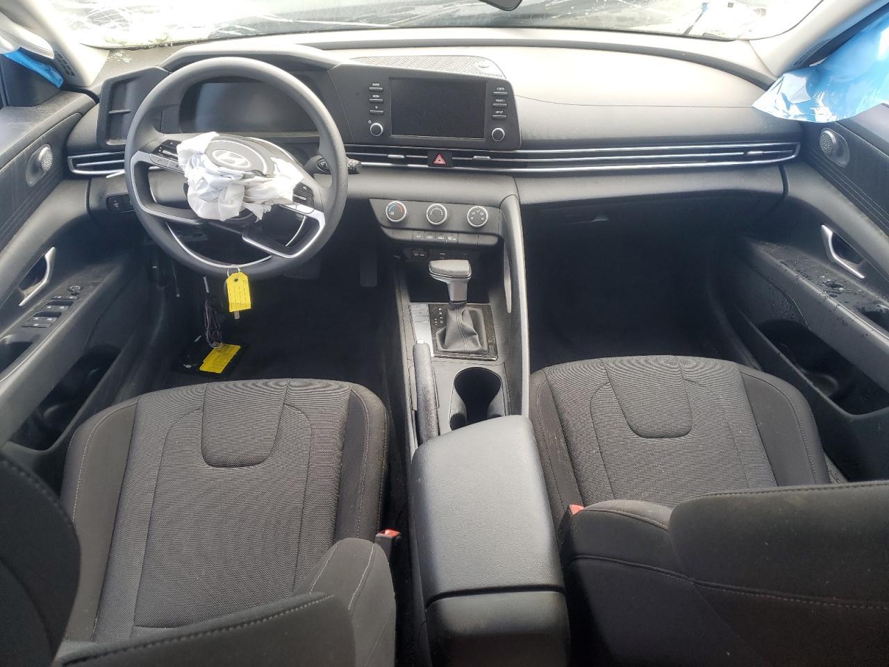 2025 Hyundai Elantra - zdjęcie 8