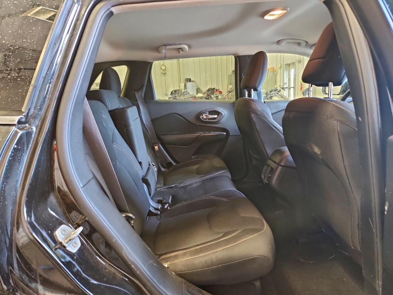 2015 Jeep Cherokee - zdjęcie 11