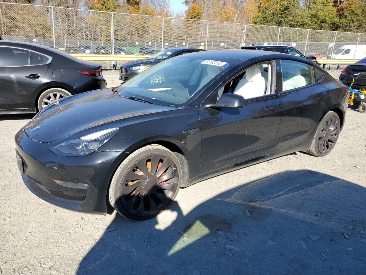 2023 Tesla Model 3 - zdjęcie główne