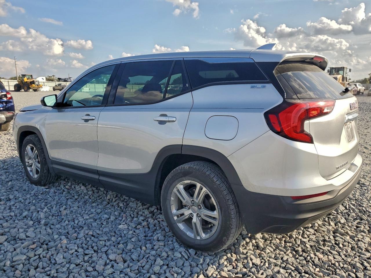 2018 GMC Terrain - zdjęcie 2