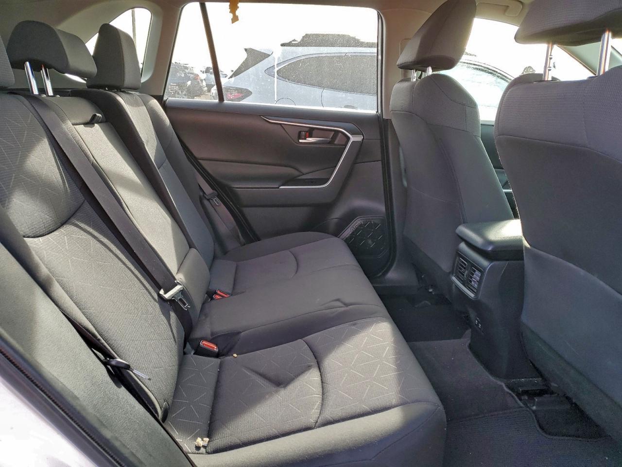 2019 Toyota RAV 4 - zdjęcie 11