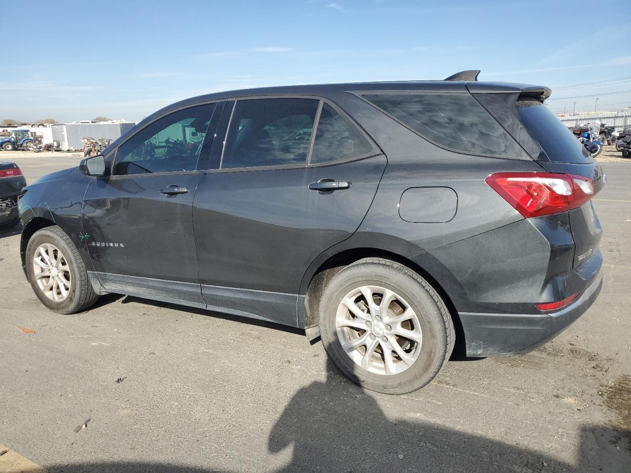 2018 Chevrolet Equinox Ls - zdjęcie 2