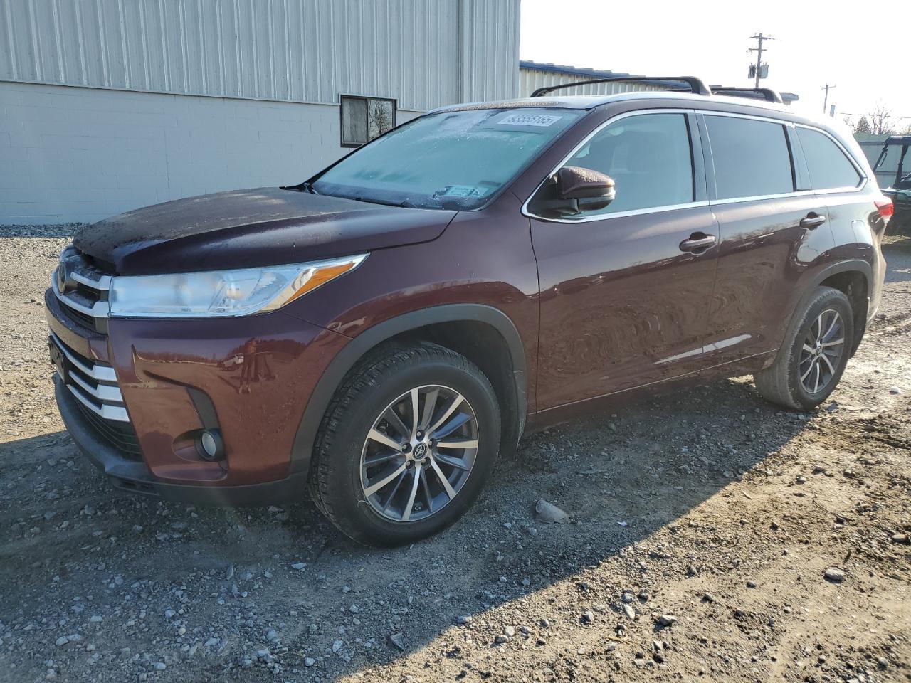 2017 Toyota Highlander - zdjęcie główne