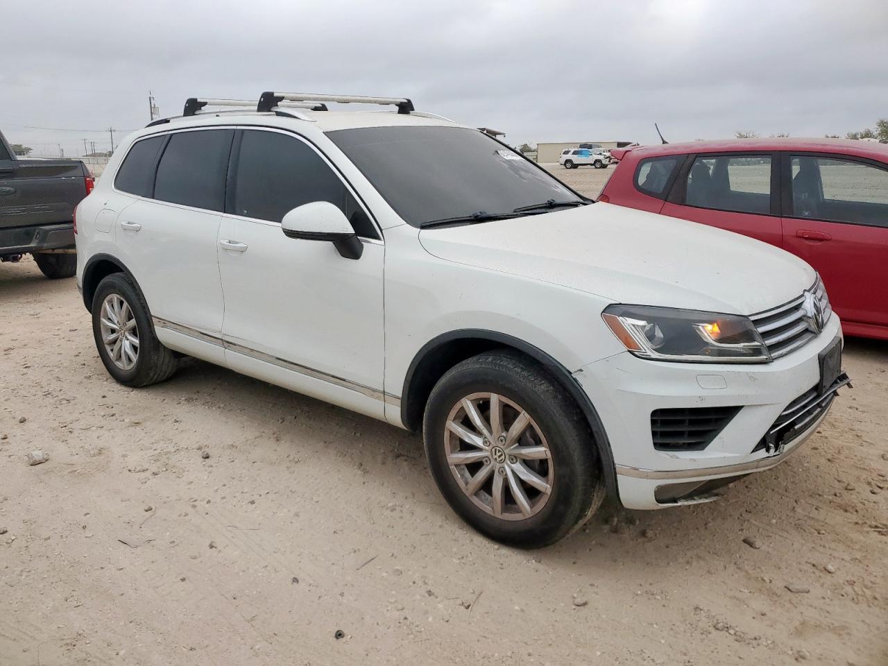 2016 Volkswagen Touareg Sport - zdjęcie 4