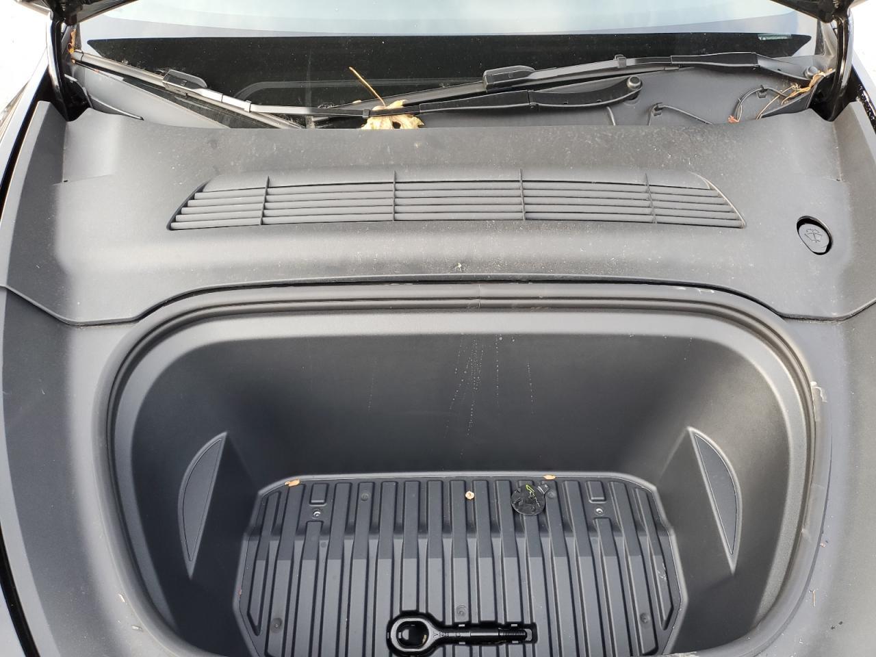 2024 Tesla Model Y - zdjęcie 11