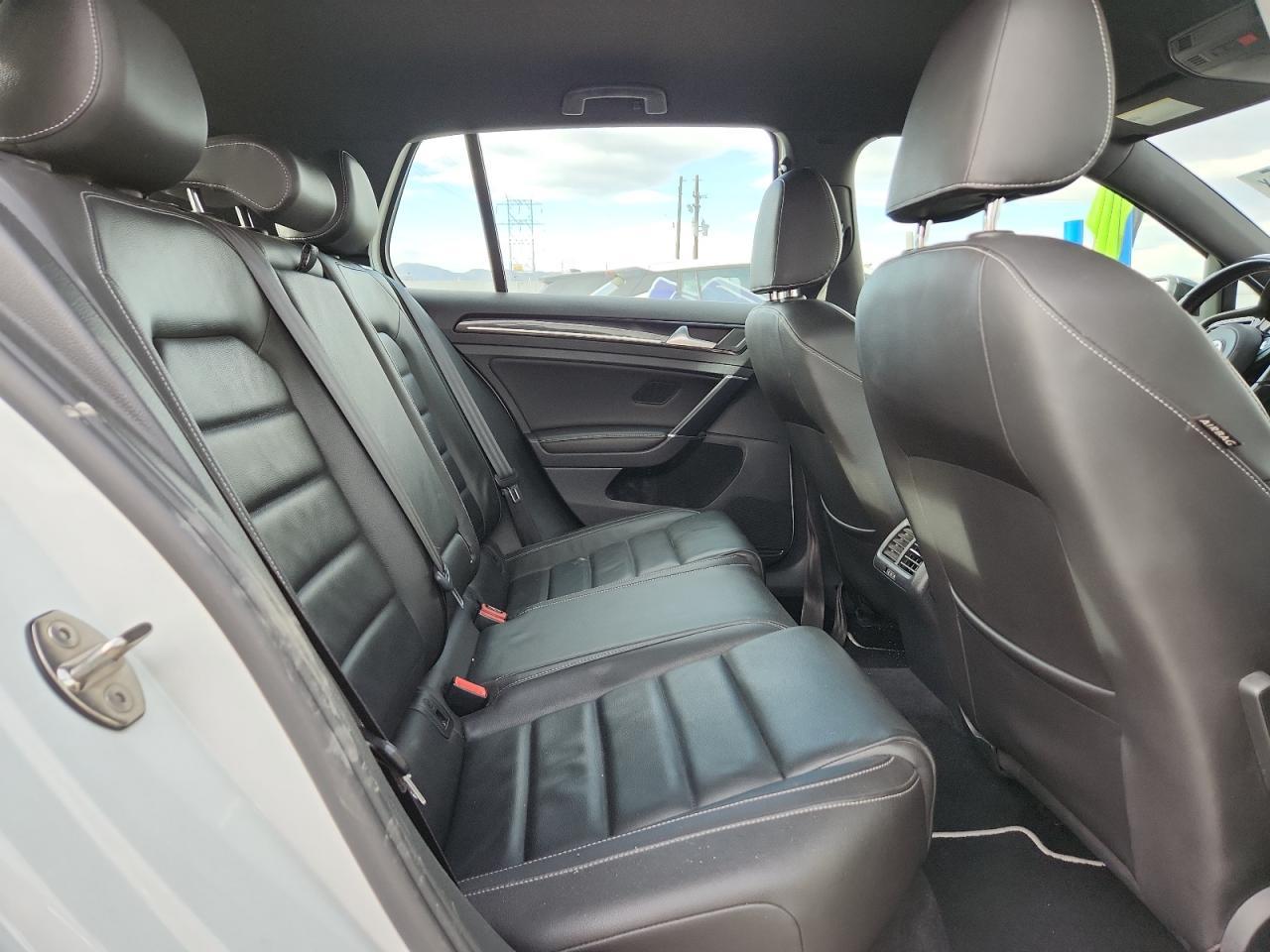 2016 Volkswagen Golf R - zdjęcie 10