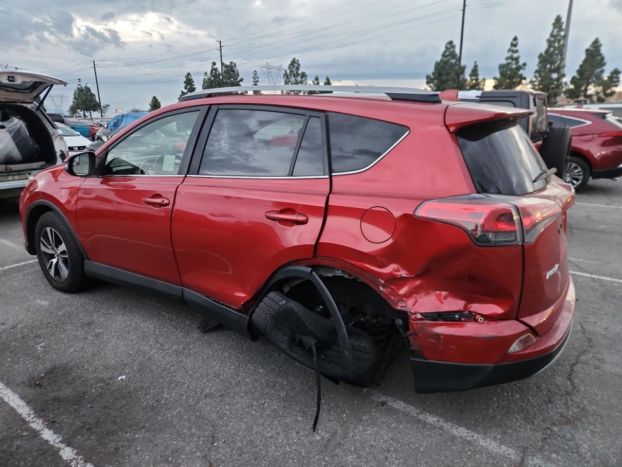 2017 Toyota RAV 4 - zdjęcie 2