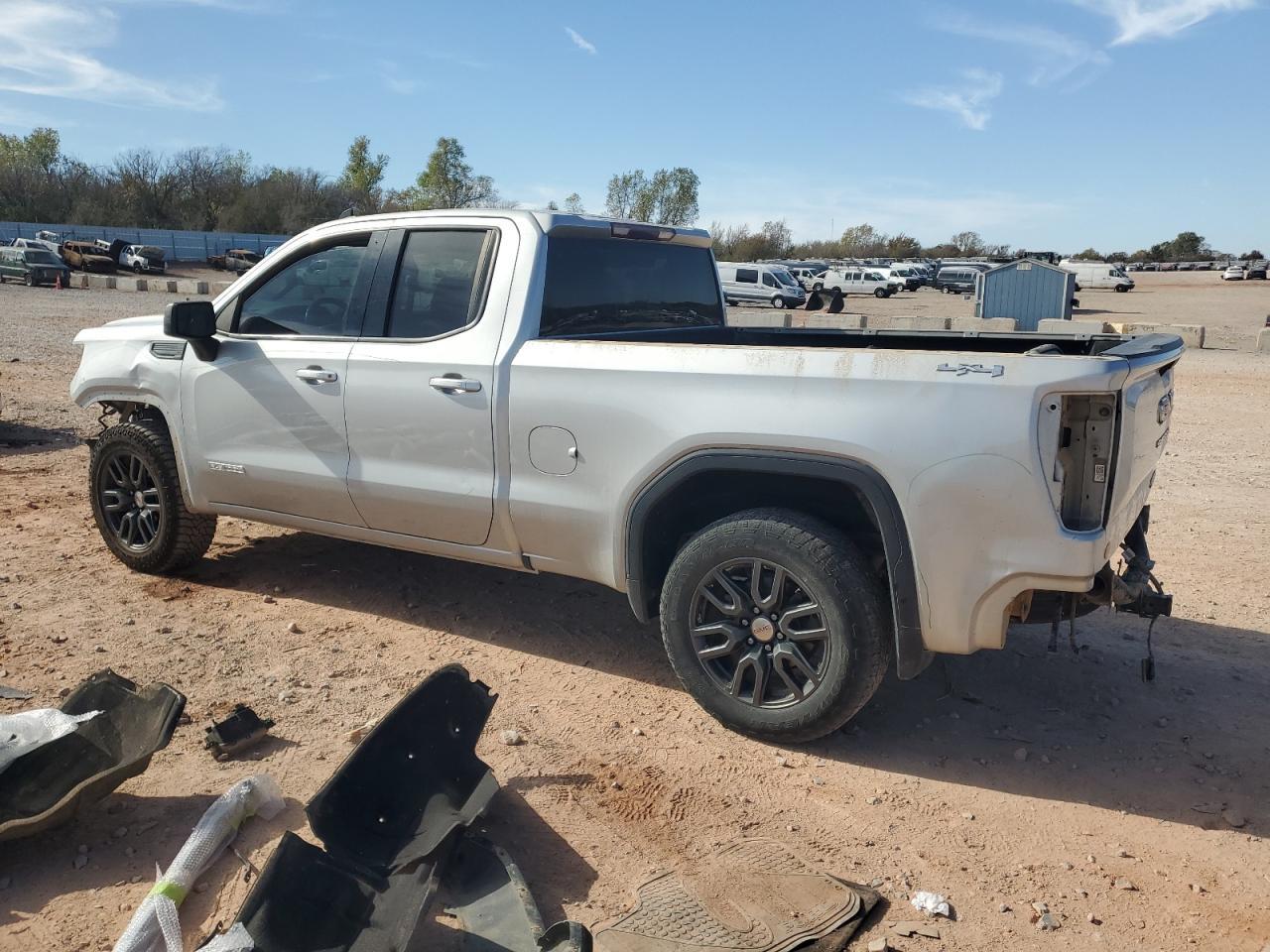 2020 GMC Sierra - zdjęcie 2